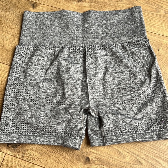 Gymshark biker shorts - Picture 2 of 3
